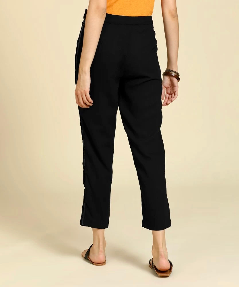 Flat front trousers with in sert pockets